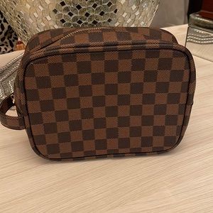 Cosmetic bag